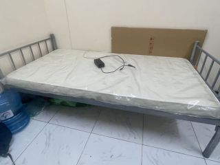 single-metal-bed-with-mattress
